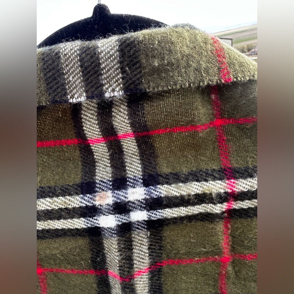 Burberrys Olive Green Plaid Lambswool Scarf (Unisex) - Picture 5 of 8